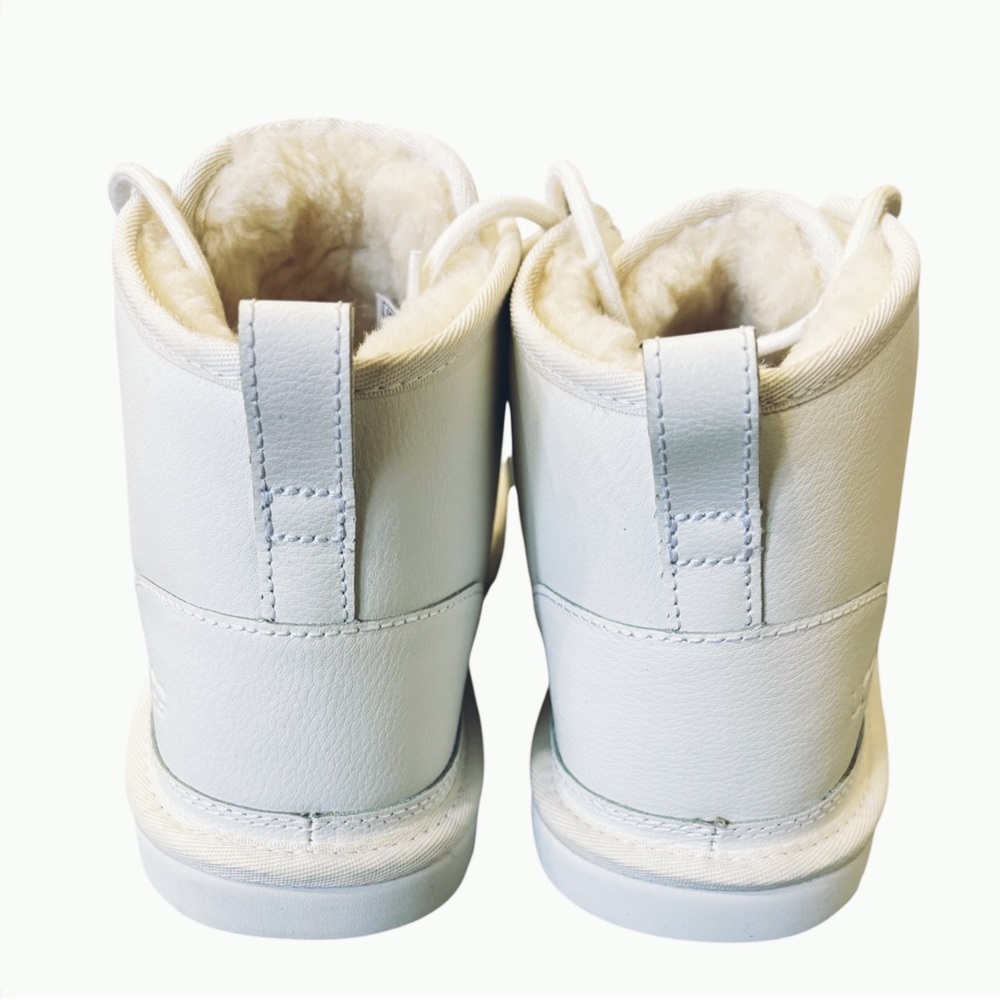 (M) UGG White/Black - Picture 5 of 10